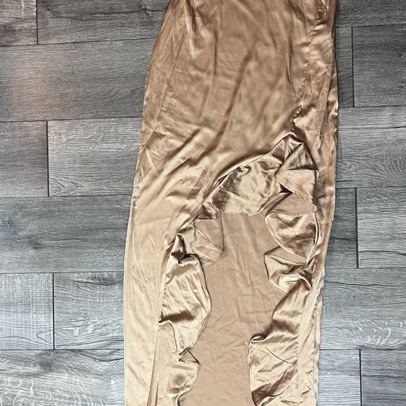 PrettyLittleThing Gold Cowl Neck Maxi Dress - Picture 4 of 5